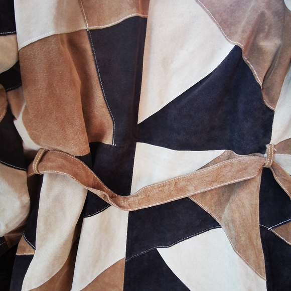 WOW.  VINTAGE ! gorgeous psyched suede coat - Picture 3 of 5